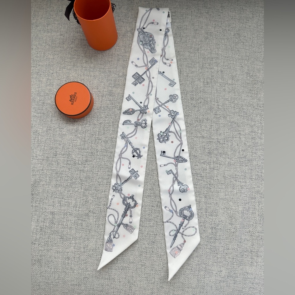 Hermes Les Cles a Pois twilly White